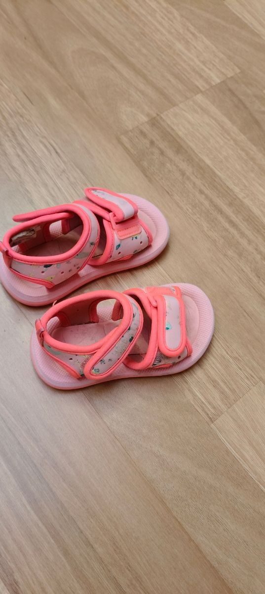 Sandalias Piscina Niña Fucsia. Talla 23