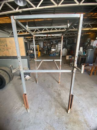 Jaula de dominadas y fondos