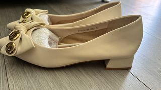 Bailarinas Beige con Detalles Dorados