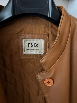 Dos chaquetas de cuero para hombre y mujer