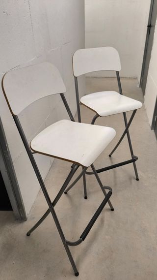 Taburete alto plegable con respaldo