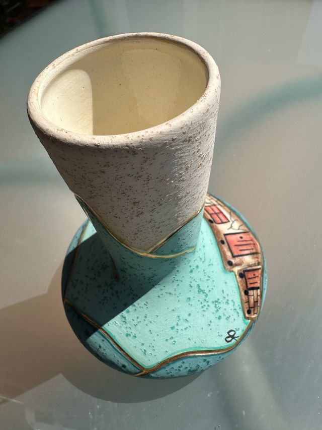 Jarrón de cerámica decorado