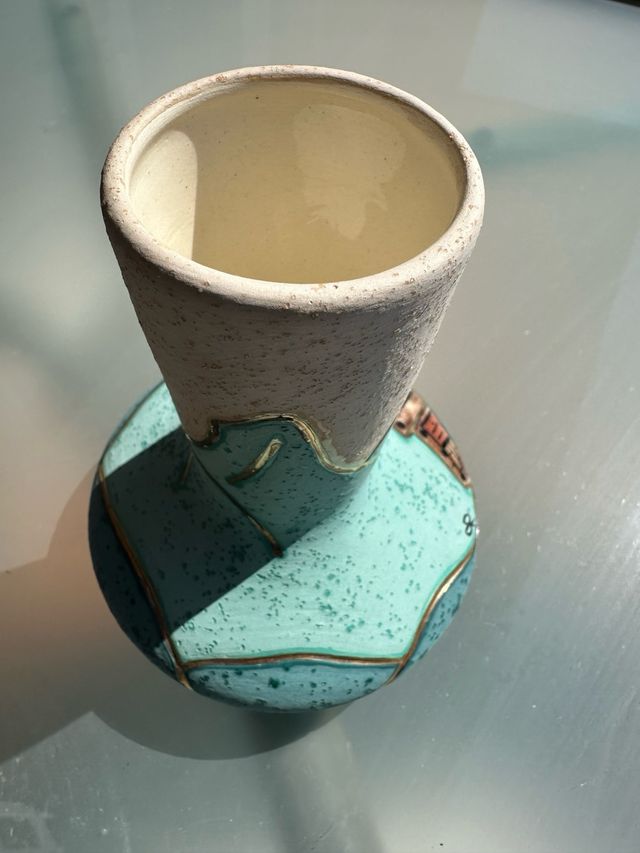 Jarrón de cerámica decorado