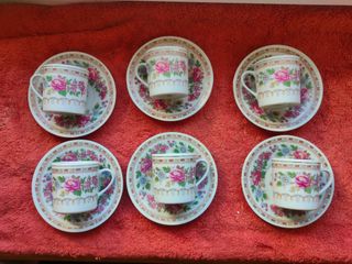 Juego de café de porcelana con flores