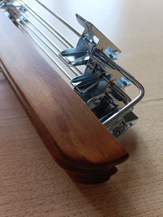 Set 6 perchas de madera con pinzas El Corte Inglés