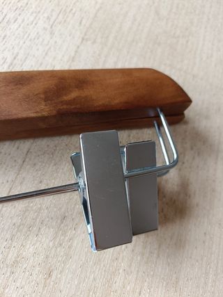 Set 6 perchas de madera con pinzas El Corte Inglés