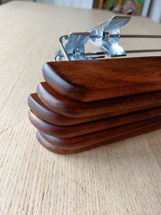 Set 6 perchas de madera con pinzas El Corte Inglés