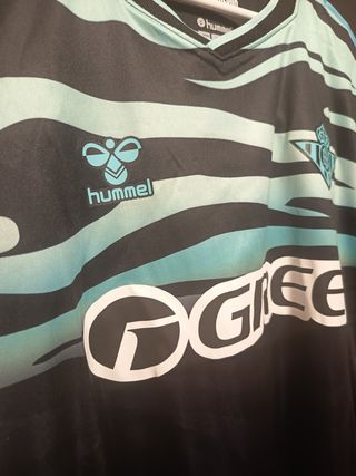 Camiseta Hummel Fútbol Negra y Turquesa