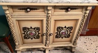 Mueble Vintage Beige y Dorado con Mármol