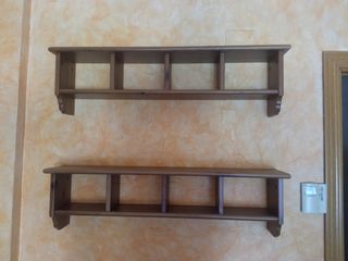 2 Estanterías de madera de 90cm 25€ las dos