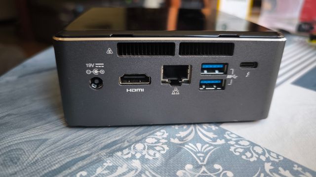 Intel NUC 7 i7 7567U 16GB RAM 256GB+750GB