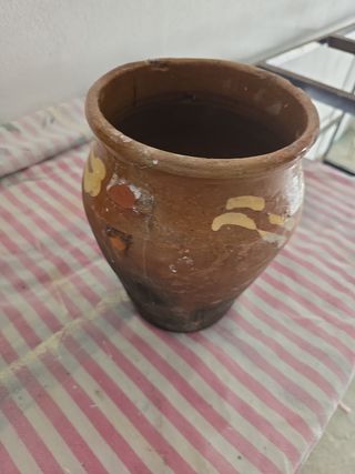 Orza de barro pequeña decorada