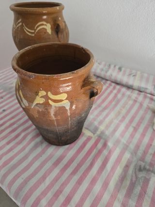 Orza de barro pequeña decorada