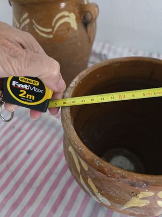 Orza de barro pequeña decorada