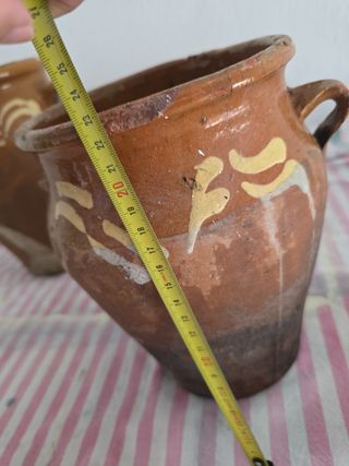 Orza de barro pequeña decorada