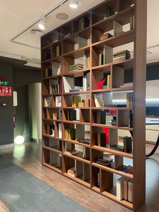 Librería Pianca Spazioteca Chapa Natural Nogal