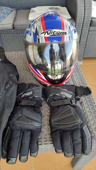 Chaqueta, Casco y Guantes Moto