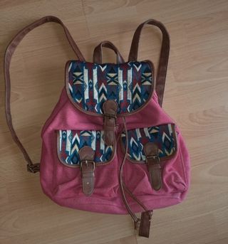 Mochila rosa con estampado étnico