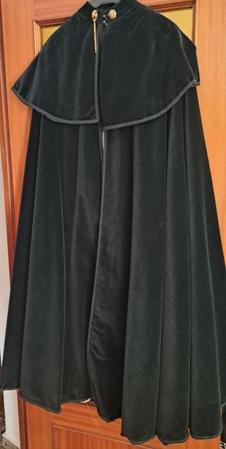 Capa de terciopelo negra
