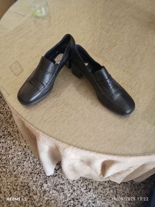 Zapatos de tacón negros cómodos