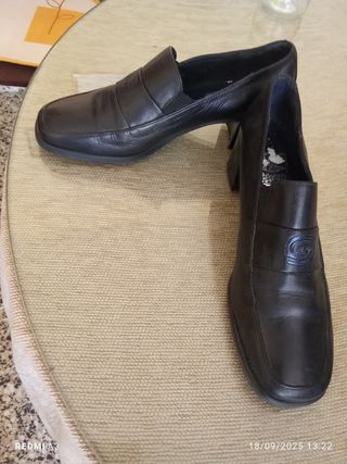 Zapatos de tacón negros cómodos