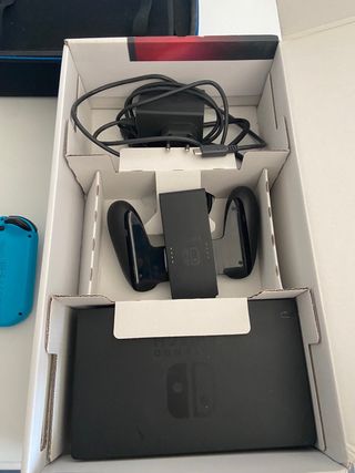 Nintendo Switch como nueva con caja y bolsa