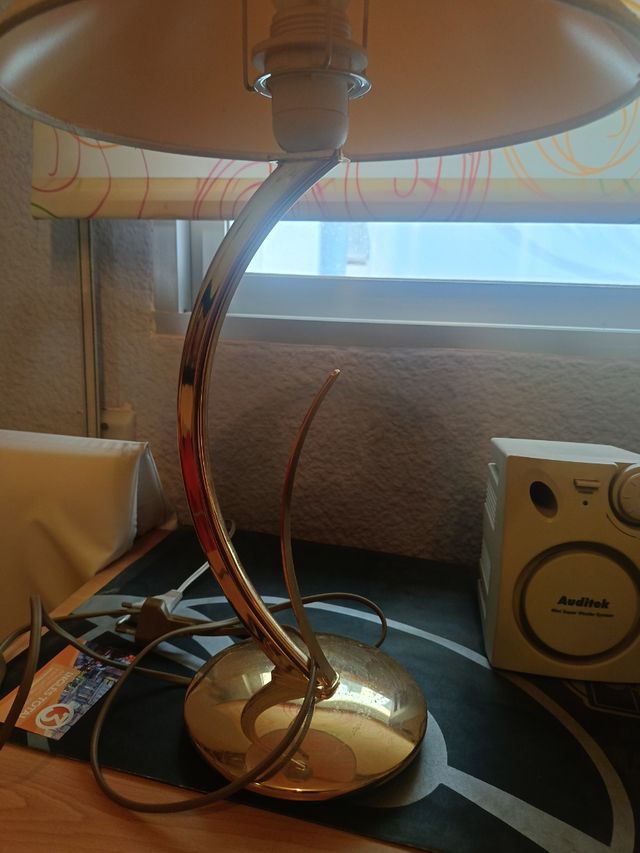 Lamparita de noche dorada