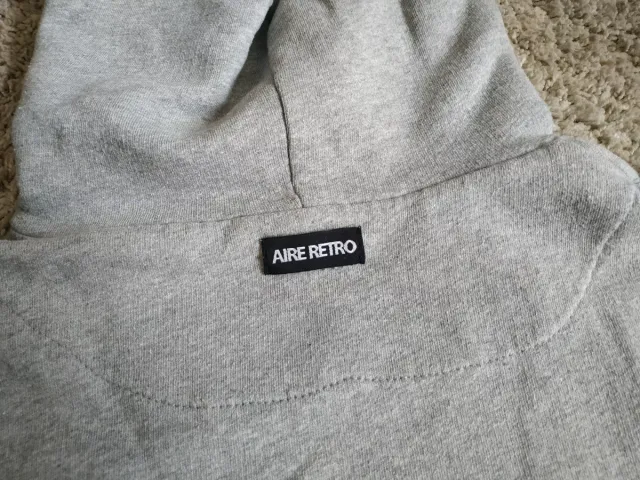 Sudadera niña gris con corazón rojo. Talla 8 128cm