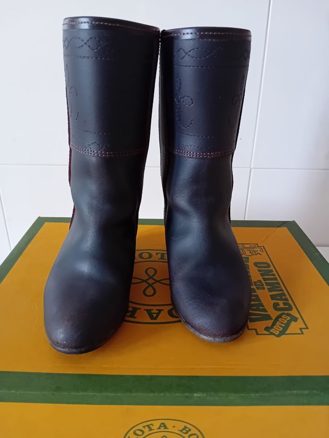 Botas camperas niño talla 24