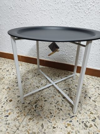 Mesa auxiliar redonda negra y blanca
