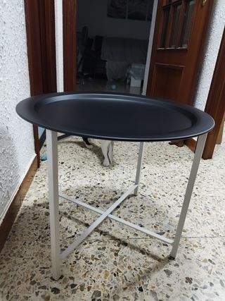 Mesa auxiliar redonda negra y blanca