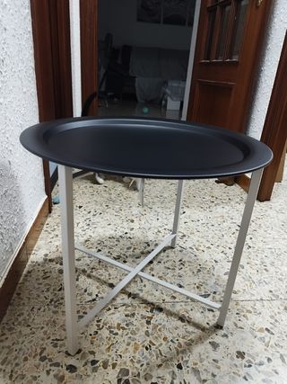Mesa auxiliar redonda negra y blanca