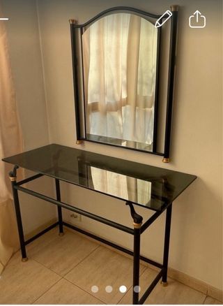 Tocador de cristal negro con espejo