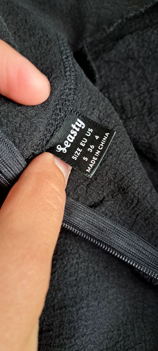 Gonna nera con rouches e volant