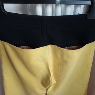 Pantalón palazzo amarillo y negro