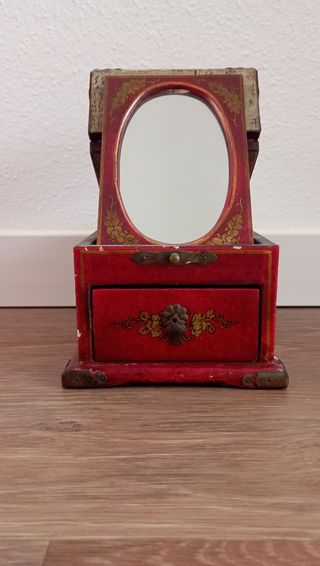 Antiguo joyero con espejo