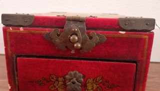 Antiguo joyero con espejo