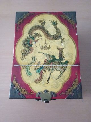 Antiguo joyero con espejo
