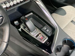 PEUGEOT 3008 Hybrid 300 eEAT8 GT Line