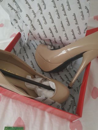 Tacones beige de plataforma