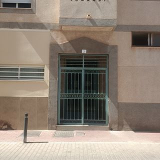 Cancela de hierro forjado decorada