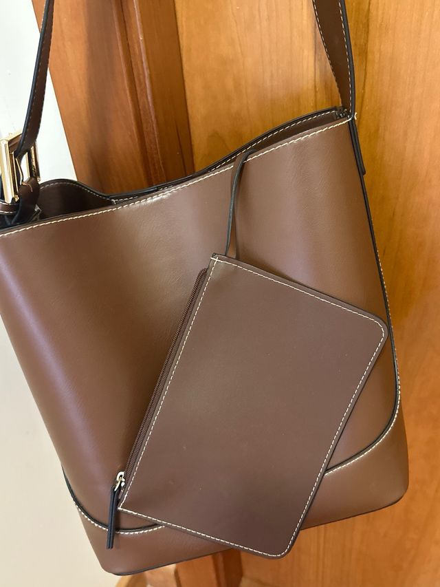 Bolso de piel marrón