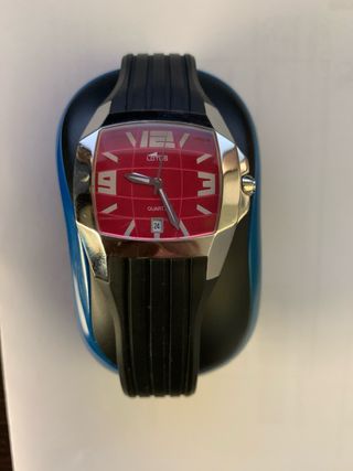 Reloj Lotus Shiny esfera roja correa caucho