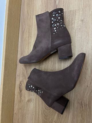 Botines marrones con estrellas 37