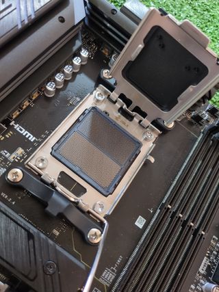 Placa Base  MSI MAG B650M Mortar WiFi leer descrip
