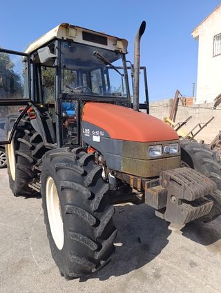 Tractor New Holland L85