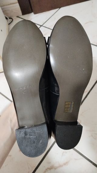 Décolleté nero lucido con tacco basso 