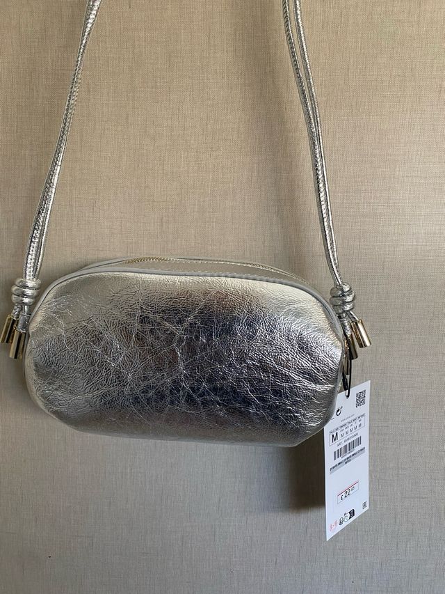 Bolso plateado de Zara - nuevo