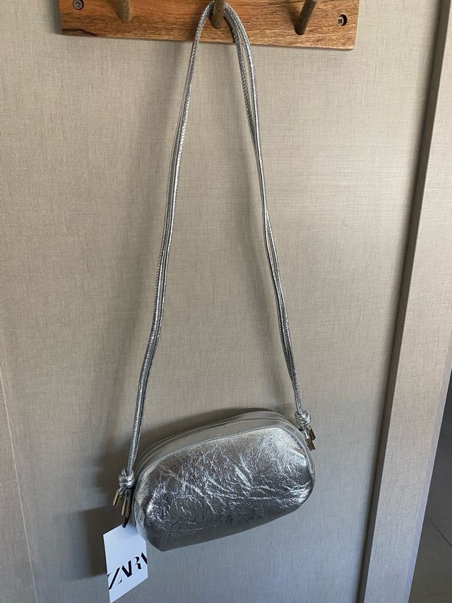 Bolso plateado de Zara - nuevo