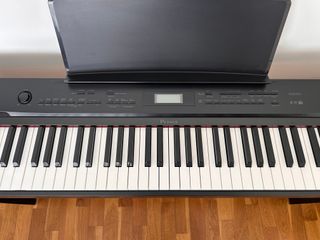 Piano Casio Privia con mueble de madera